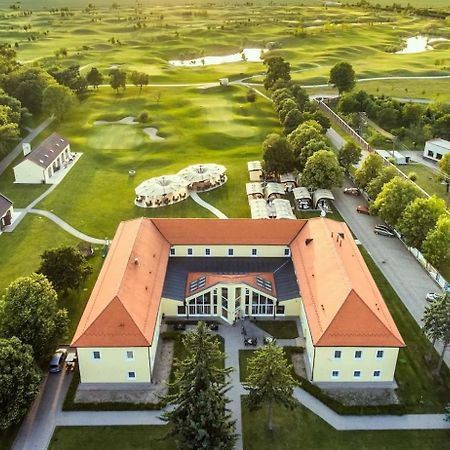 WELTEN GOLF RESORT Báč - Šamorín Exterior foto