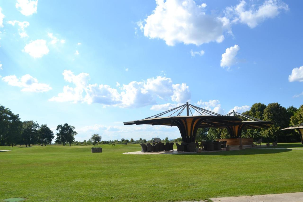 WELTEN GOLF RESORT Báč - Šamorín Exterior foto