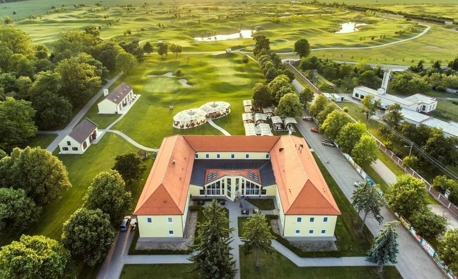 WELTEN GOLF RESORT Báč - Šamorín Exterior foto